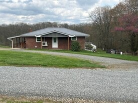 114 Beachem Ln in Butler, PA - Building Photo