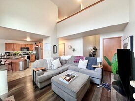 1170-1172-1172 S Atrium Ct in De Pere, WI - Building Photo