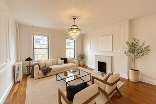 279 Beacon St, Unit 4 in Boston, MA - Building Photo