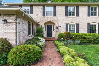 6612 Weatheford Ct in McLean, VA - Building Photo - Building Photo