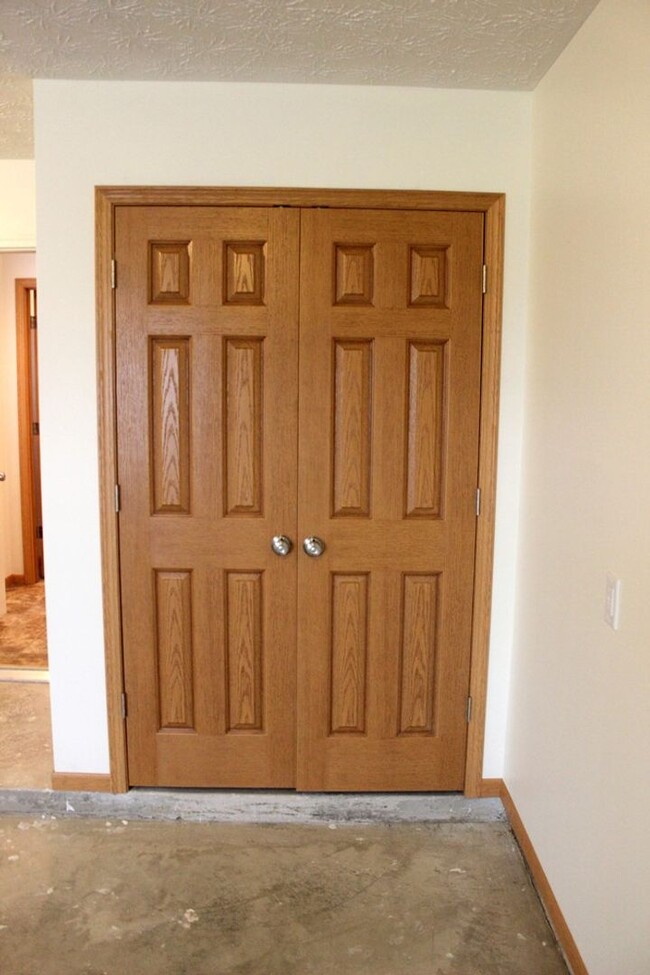 902 Jasmine Dr in Troy, OH - Building Photo - Building Photo