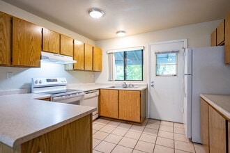 5209 Old Redwood Hwy, LLC in Santa Rosa, CA - Building Photo - Interior Photo