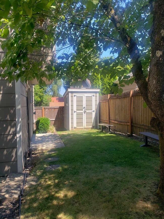 2935 SE Taggart St in Portland, OR - Building Photo - Building Photo