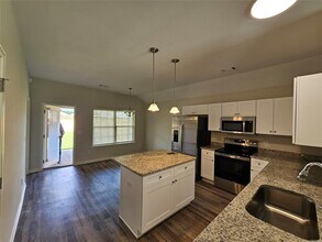 2039 Dawsons Ml Ln in Prattville, AL - Foto de edificio - Building Photo