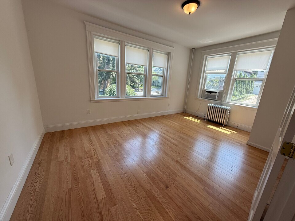 81 Winchester St, Unit 2 in Brookline, MA - Building Photo