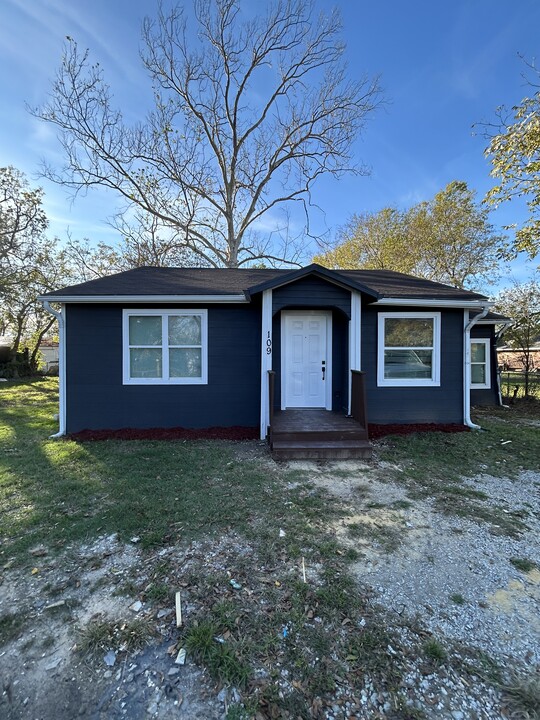 109 Lydia St in Terrell, TX - Building Photo