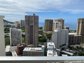 400 Hobron Ln in Honolulu, HI - Building Photo - Building Photo