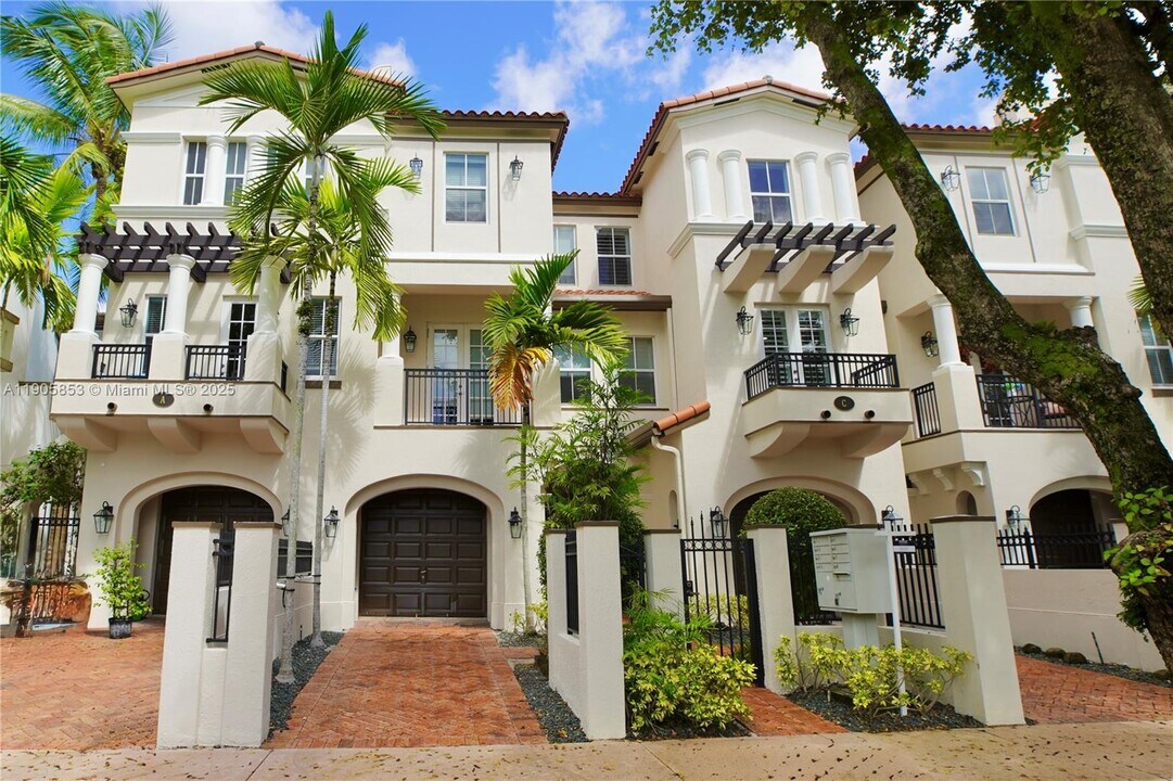 615 Santander Ave in Coral Gables, FL - Building Photo