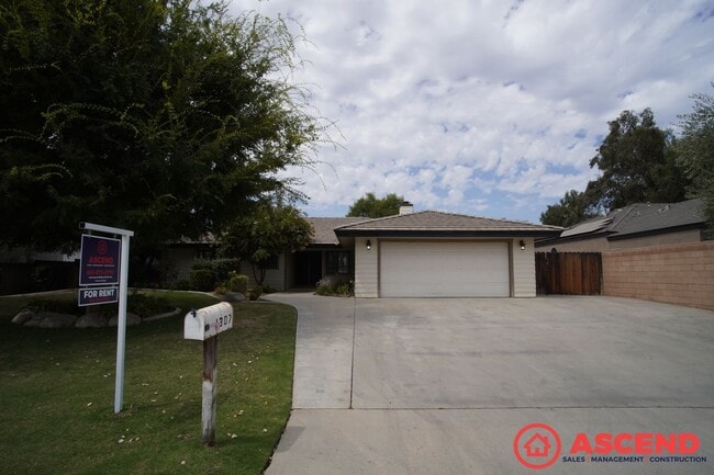 1307 Linda Kay St in Bakersfield, CA - Building Photo - Building Photo