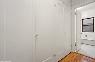 1312 Oak Ave, Unit J1 in Evanston, IL - Building Photo - Building Photo