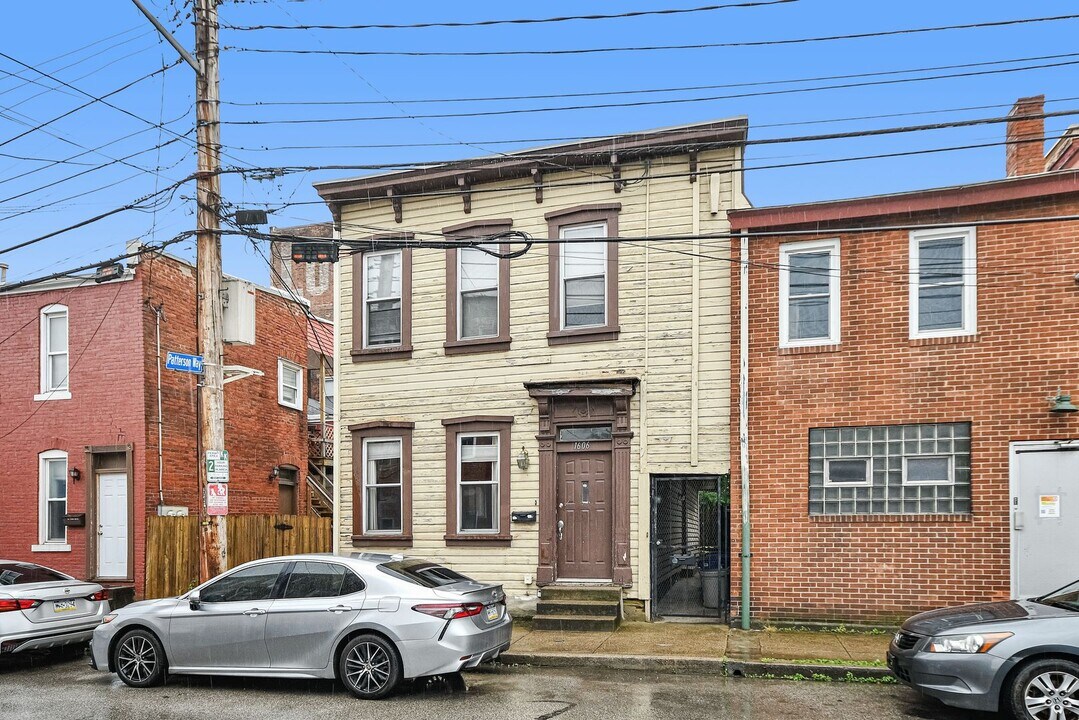 1606 Bingham St in Pittsburgh, PA - Building Photo