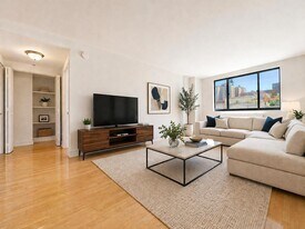 323 W 96th St, Unit 714 in New York, NY - Building Photo