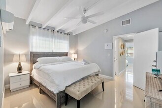 2407 NE 33rd Ave in Fort Lauderdale, FL - Building Photo - Building Photo