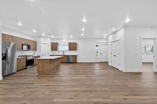 119 W 2nd N in Rexburg, ID - Building Photo