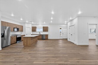 119 W 2nd N in Rexburg, ID - Building Photo - Building Photo