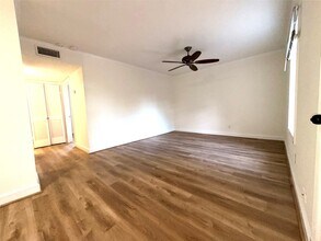 9029 Gaylord Dr in Houston, TX - Building Photo - Building Photo