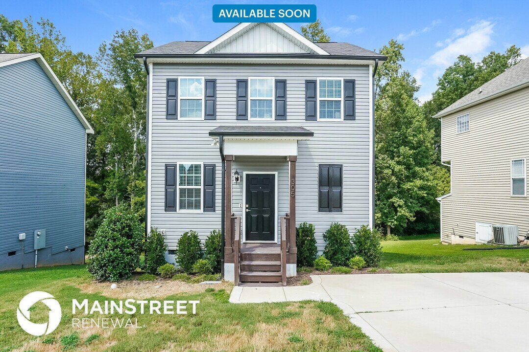 305 Chamberlain Dr in Clayton, NC - Building Photo