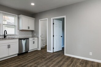 318 Bronson St, Unit 101 in Painted Post, NY - Foto de edificio - Building Photo