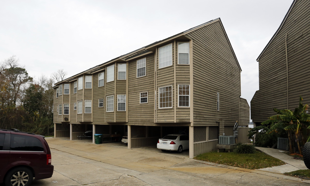 Anatole Bay Town Homes in Biloxi, MS - Foto de edificio