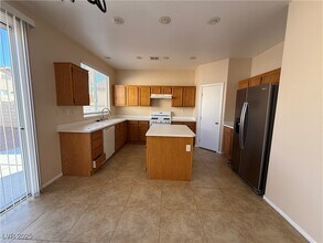 9950 Shadow Grove Ave in Las Vegas, NV - Building Photo - Building Photo