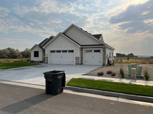 5694 Eaglewood Dr in Idaho Falls, ID - Building Photo - Building Photo