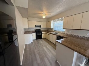 177 W Cowles St in Englewood, FL - Building Photo - Building Photo