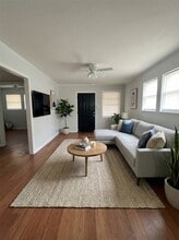 4911 Delano St, Unit 1 in Houston, TX - Foto de edificio - Building Photo