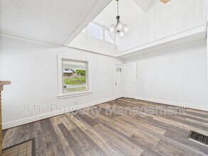 5611 Olive St in Kansas City, MO - Building Photo - Building Photo