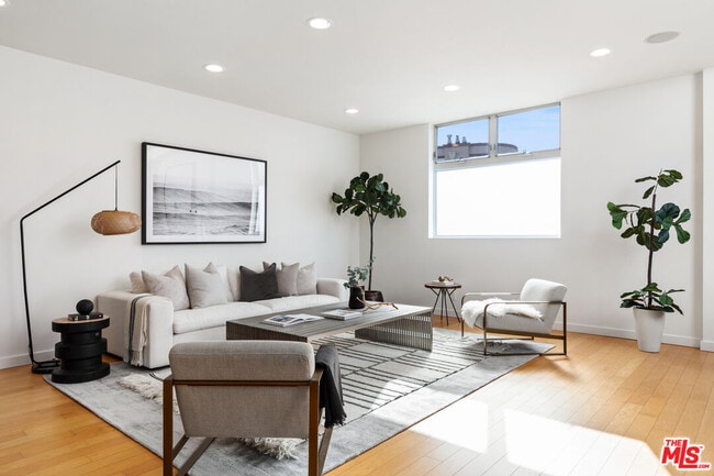 property at 2307 Oakwood Ave