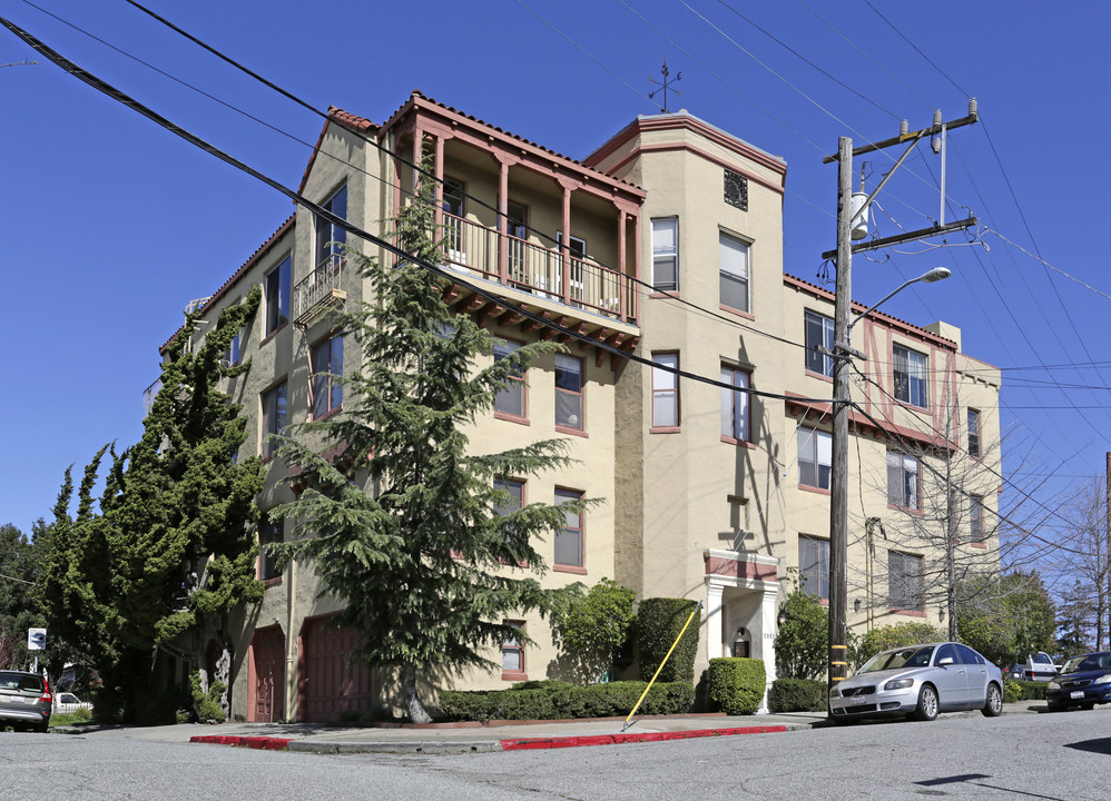 1001 Warfield Ave in Oakland, CA - Building Photo