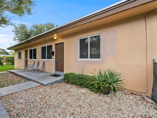 1460 NW 52nd St in Miami, FL - Building Photo - Building Photo