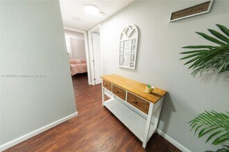 4166 Inverrary Dr in Lauderhill, FL - Building Photo - Building Photo