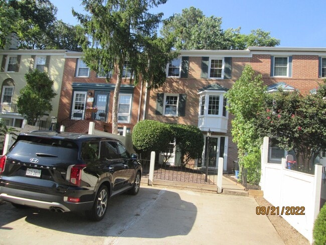 property at 4518 Squiredale Square