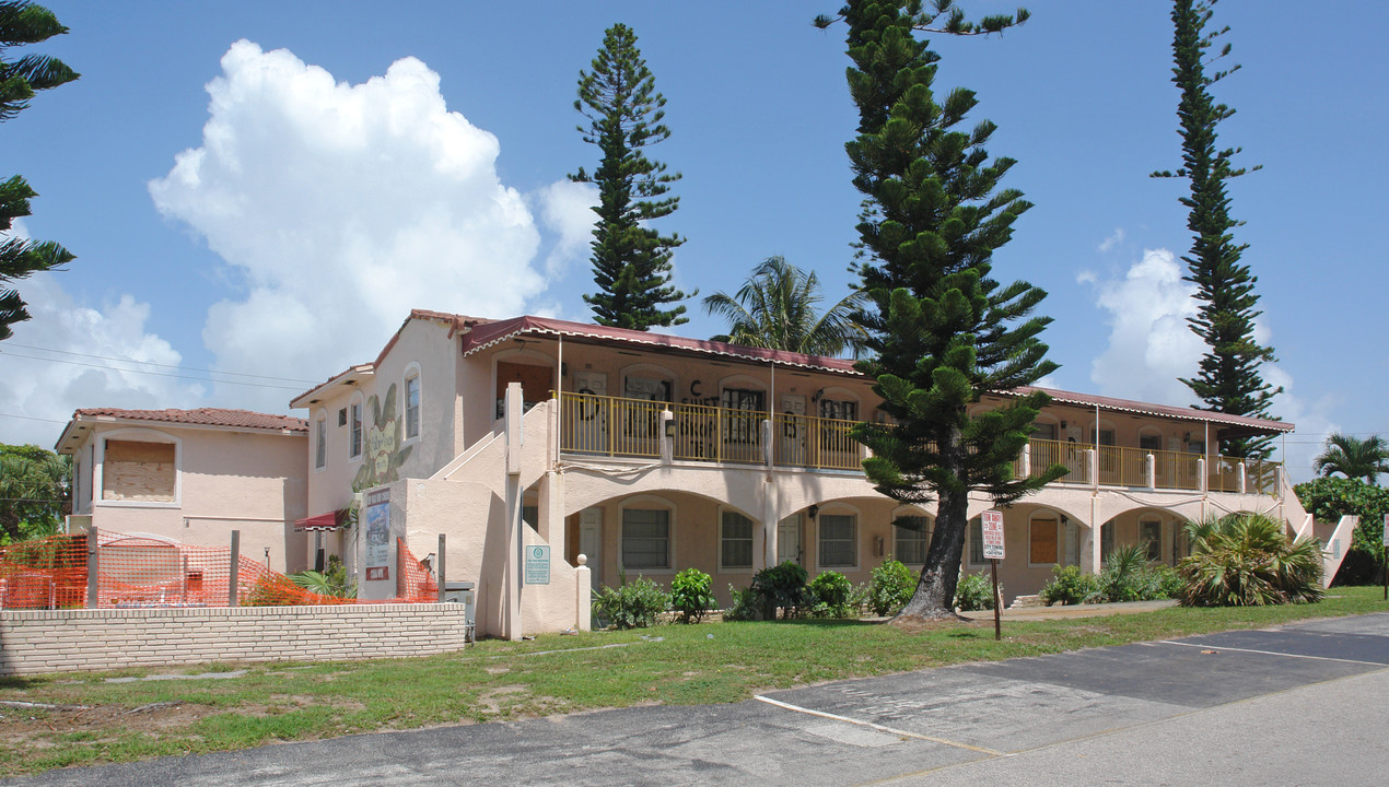 Palm View Apartment & Motel in Deerfield Beach, FL - Building Photo