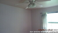 6130 Bark Valley Dr in San Antonio, TX - Foto de edificio - Building Photo