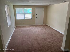 2414 Rogero Rd in Jacksonville, FL - Building Photo - Building Photo