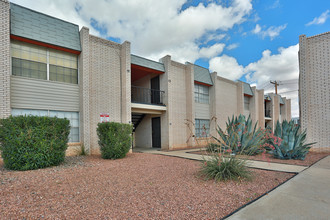 Amigos Del Sol Apartments in El Paso, TX - Foto de edificio - Building Photo