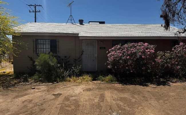property at 4501 W Indianola Ave