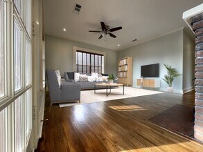 2556 S University Dr, Unit Downstairs - Unit A in Fort Worth, TX - Foto de edificio - Building Photo