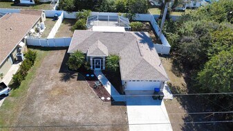 4550 Fernway Dr in North Port, FL - Building Photo