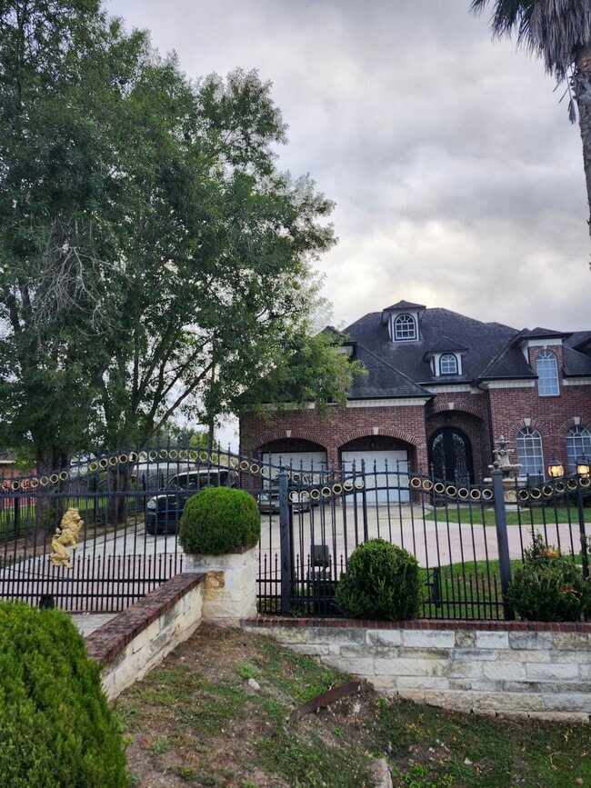 property at 6015 Ladonia St