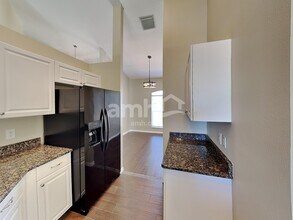 1403 22nd Ave W in Palmetto, FL - Foto de edificio - Building Photo