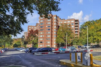 4000 Tunlaw Rd NW, Unit #417 in Washington, DC - Building Photo - Building Photo