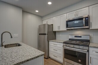 5425 Stewart Ave in Cincinnati, OH - Building Photo - Building Photo