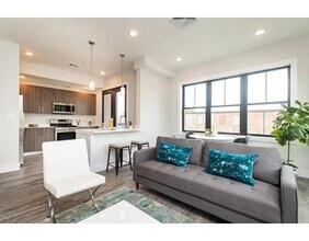 16 Laurel St-Unit -305 in Everett, MA - Building Photo - Building Photo