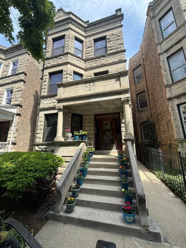 property at 1336 W Cornelia Ave
