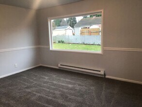 1015 Lane Pl in Everett, WA - Building Photo - Building Photo
