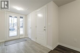 585 Colborne St in Brantford, ON - Building Photo - Building Photo