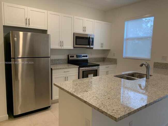 1631 SW 28th St in Fort Lauderdale, FL - Building Photo - Building Photo