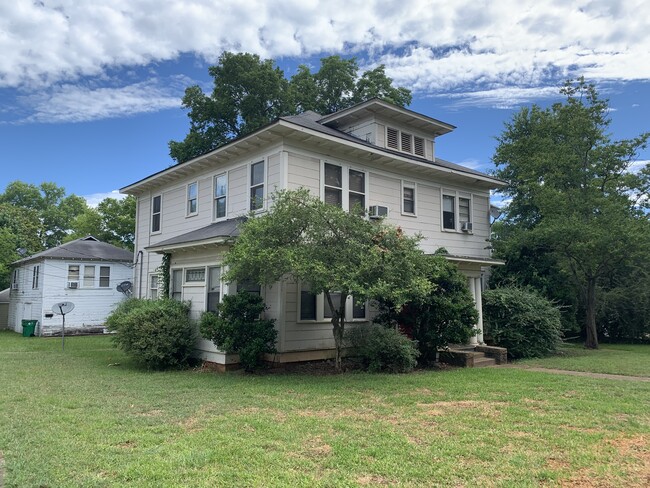 301 E Angelina St in Palestine, TX - Building Photo - Building Photo